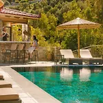 Paramithenio Village & 4* Agioi Apostoloi (Evia)