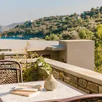 Paramithenio Village & 4*