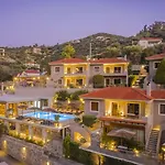 Paramithenio Village &