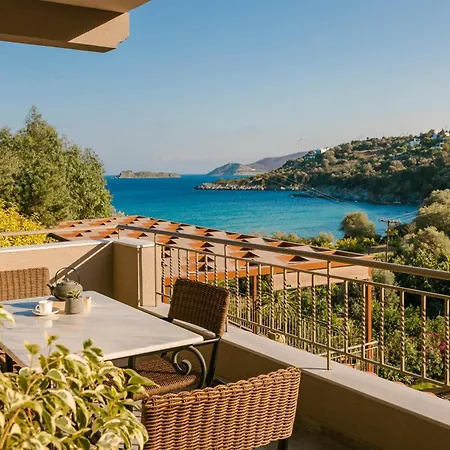 Paramithenio Village & 4* Άγιοι Απόστολοι