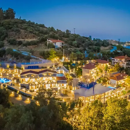 Aparthotel Paramithenio Village & *