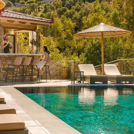 Paramithenio Village & 4* Agioi Apostoloi (Evia)