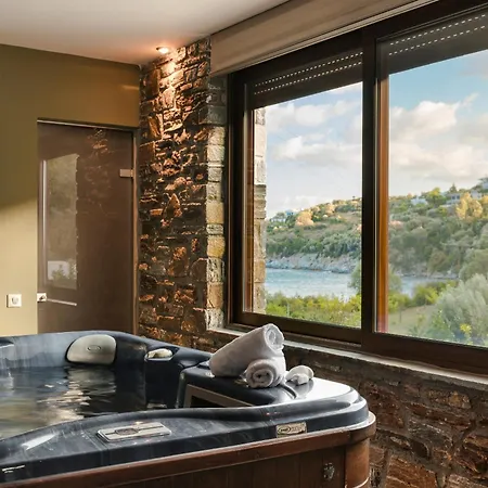 Paramithenio Village & 4*