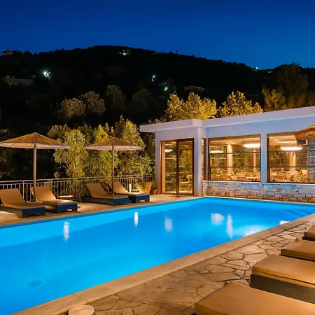 Paramithenio Village & 4* Agioi Apostoloi (Evia)