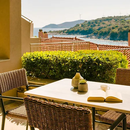 Paramithenio Village & Apartmanhotel 4*