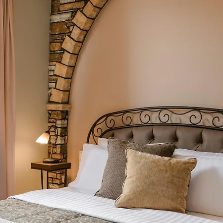 Apartmanhotel Paramithenio Village & 4*