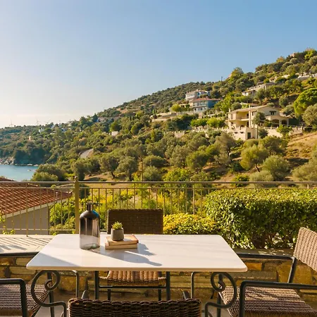 Lägenhetshotell Paramithenio Village & Agioi Apostoloi (Evia)