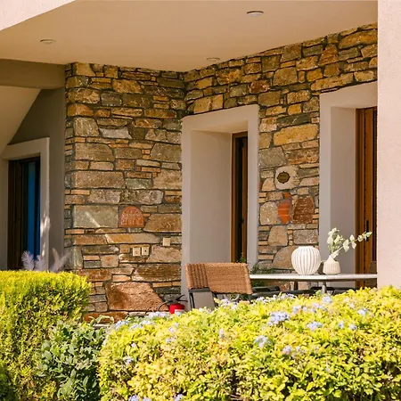 Paramithenio Village & Lägenhetshotell Agioi Apostoloi (Evia)