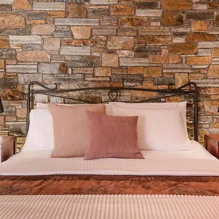Paramithenio Village & 4* Айи-Апостоли