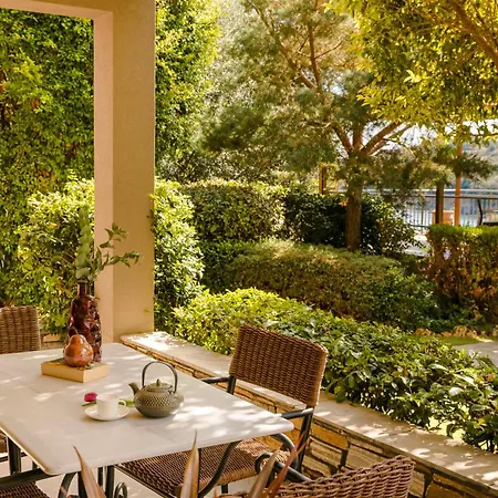 Paramithenio Village & 4* Ájoi Apósztoli