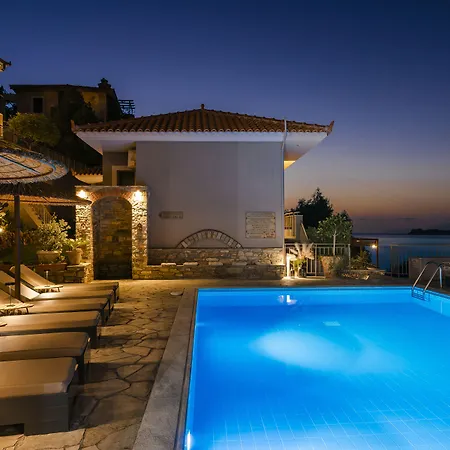 Apart-hotel Paramithenio Village & Agioi Apostoloi (Evia)