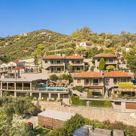 Paramithenio Village & 4* Agioi Apostoloi (Evia)