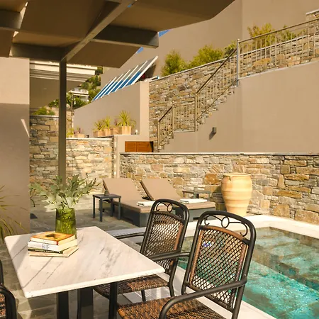 Ξενοδοχείο με διαμερίσματα Paramithenio Village & Άγιοι Απόστολοι