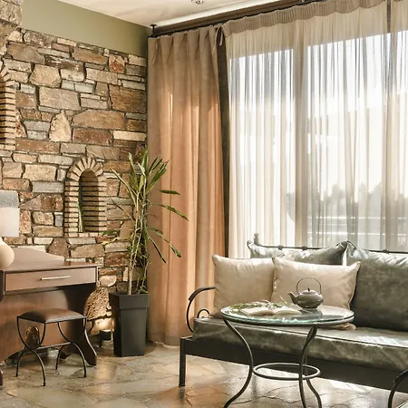 Aparthotel Paramithenio Village & 4*