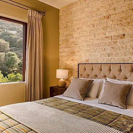 Paramithenio Village & מלון דירות 4*