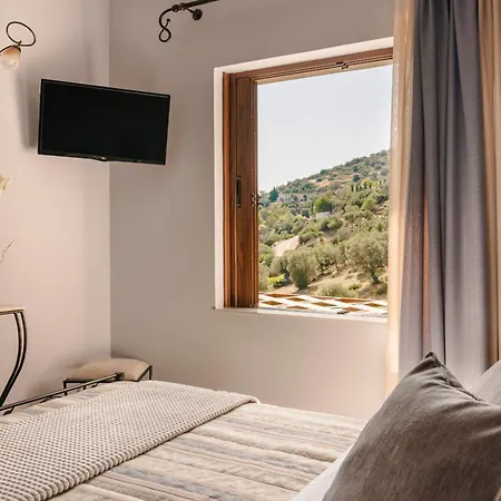 Paramithenio Village & 4*