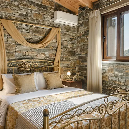 Lejlighedshotel Paramithenio Village & Agioi Apostoloi (Evia)