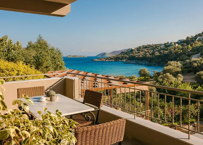 Paramithenio Village & 4* Agioi Apostoli