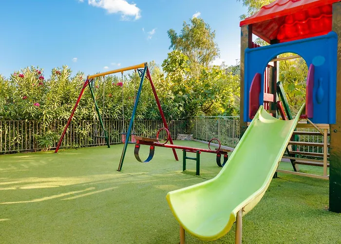 Paramithenio Village & Agioi Apostoli