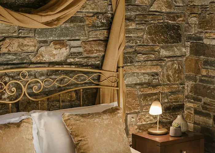 Paramithenio Village & 4* Agioi Apostoli