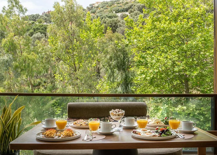 Paramithenio Village & Agioi Apostoli